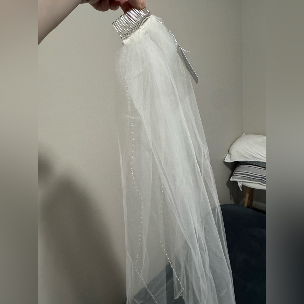 Brand New Ivory Bridal Veil with Pearl Trim - Picture 8 of 8